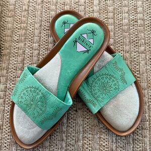 EUC Bikinis by Dexter leather slide on sandal women’s size 9